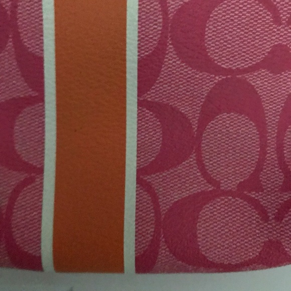 Small brand new Coach leather wristlet - Picture 11 of 11